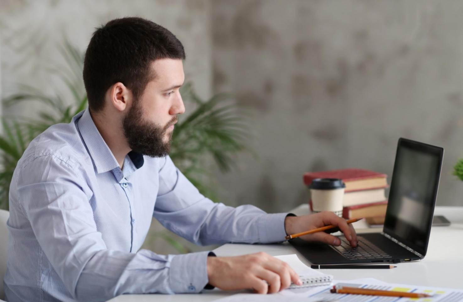 Trading-Experte während einer Live-Webinar-Session